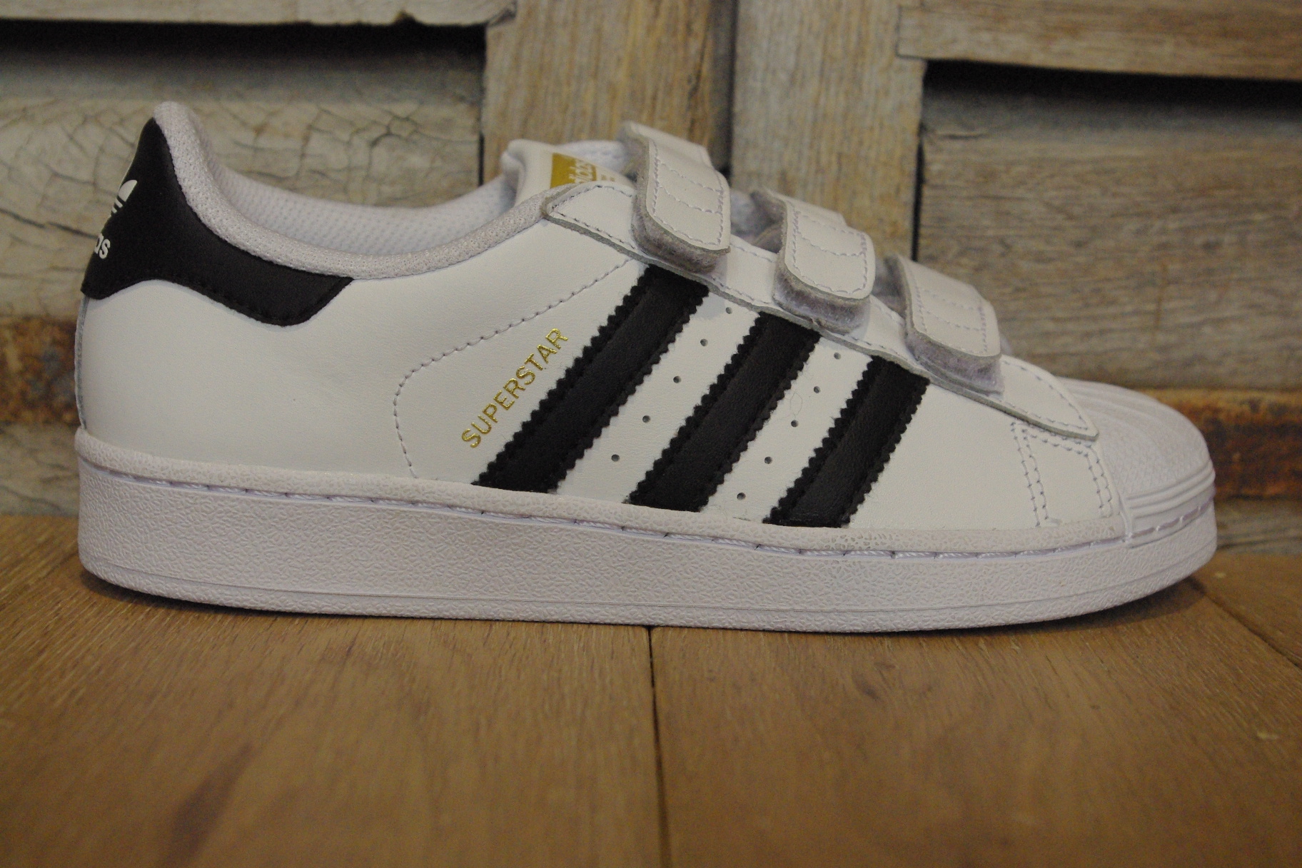 superstar adidas scratch